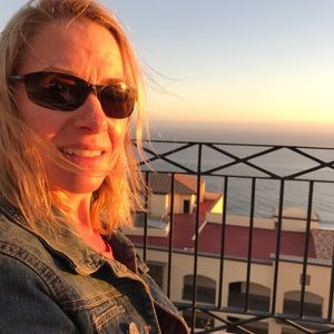 Meet your Posher, Carla